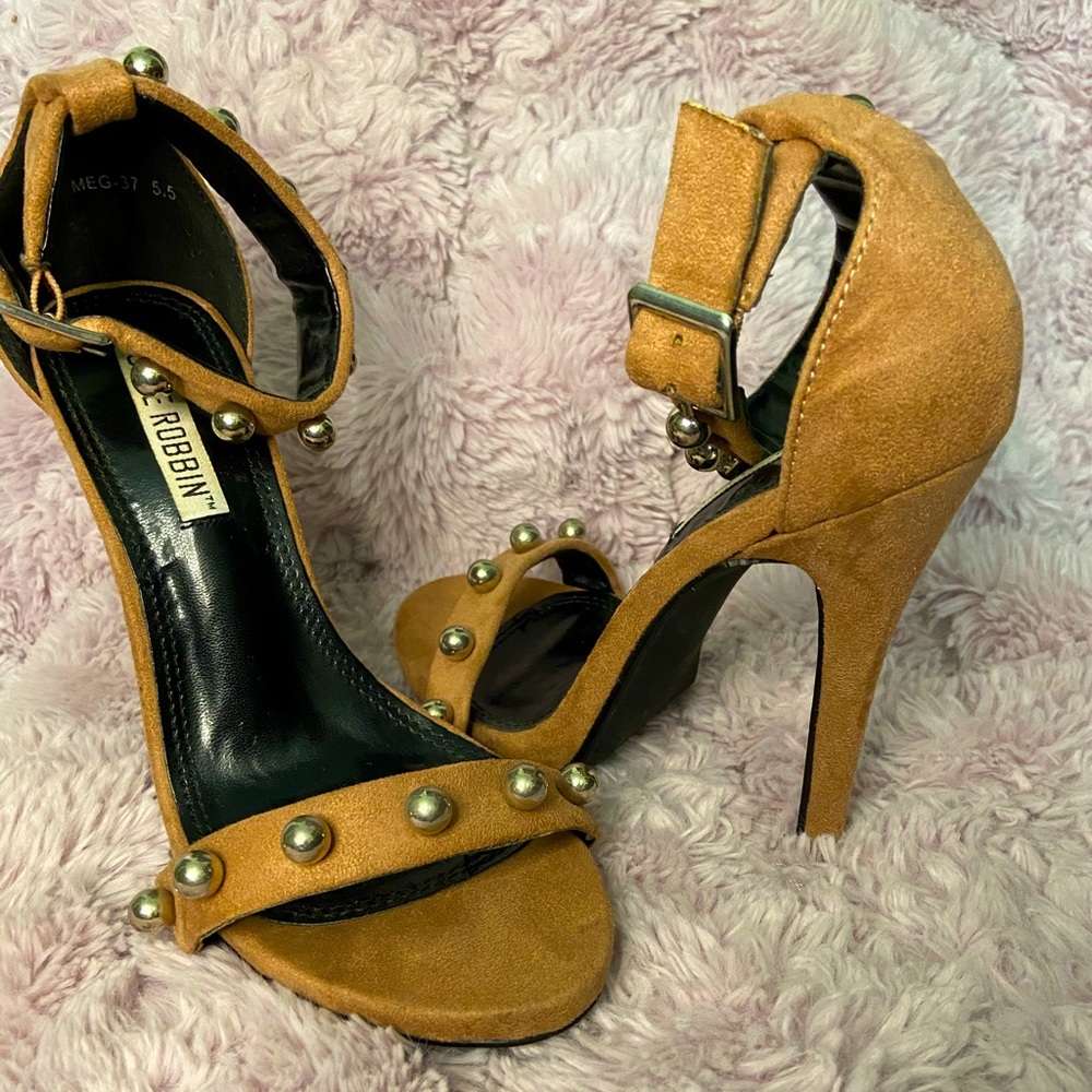 CAPE ROBBIN ANKLE STRAP STUDDED HEELS